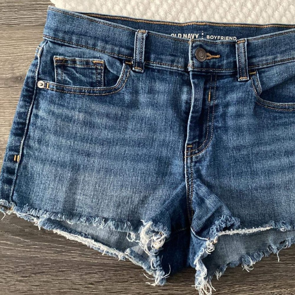 Old Navy Raw Hem Boyfriend Denim Shorts (4)